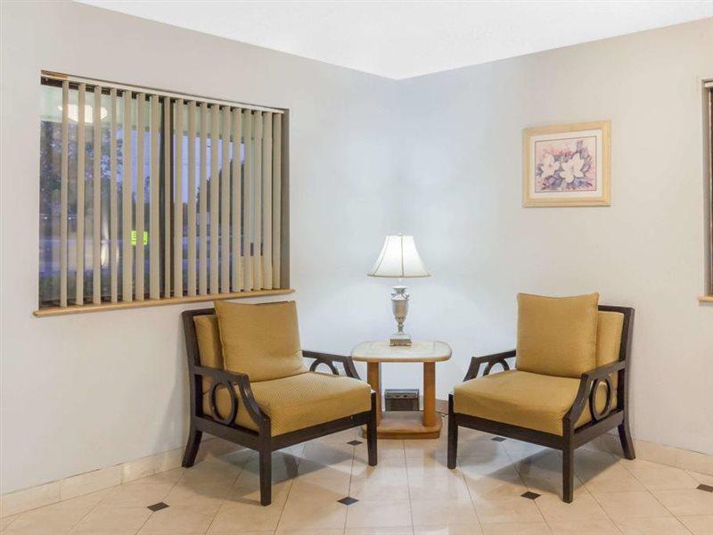 Hotel Super 8 By Wyndham Charlotte/Amusement Park Area Esterno foto