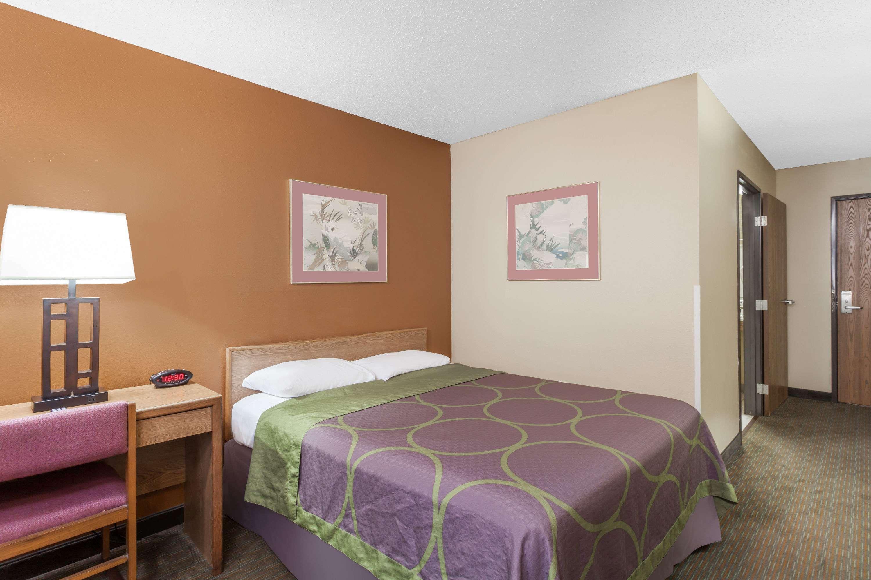 Hotel Super 8 By Wyndham Charlotte/Amusement Park Area Esterno foto