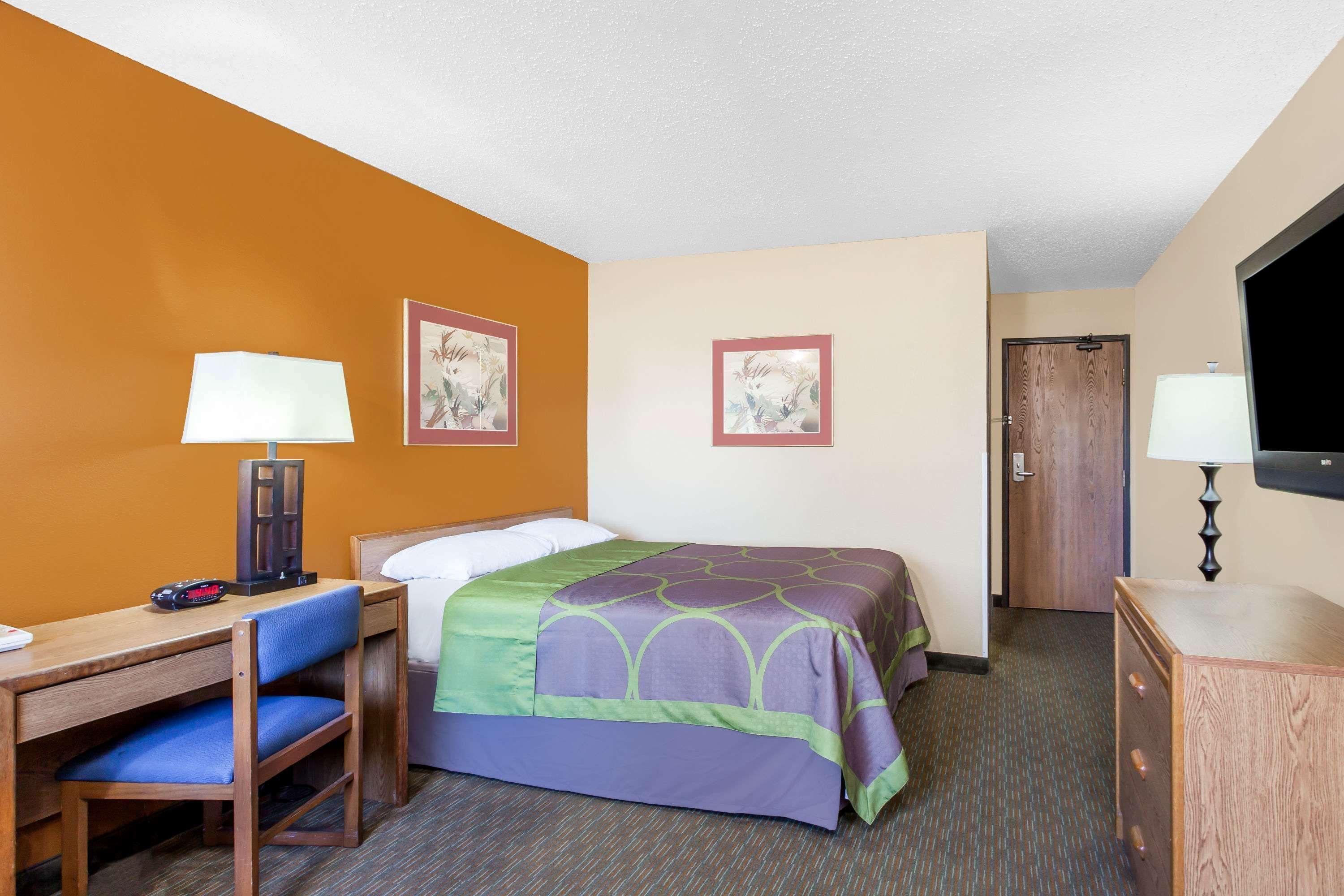 Hotel Super 8 By Wyndham Charlotte/Amusement Park Area Esterno foto